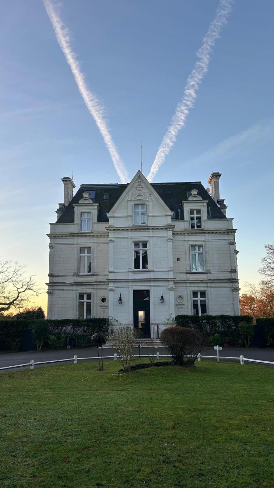 Hotel Domaine De La Tortiniere Veigné Exterior foto